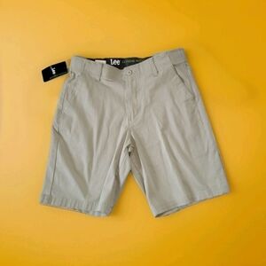 Lee Mens Size 32 Extreme Motion Shorts Beige Stretch Performance 10" Inseam